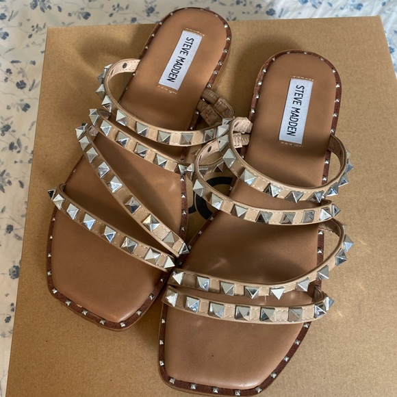Steve Madden studded sandals - Picture 1 of 2
